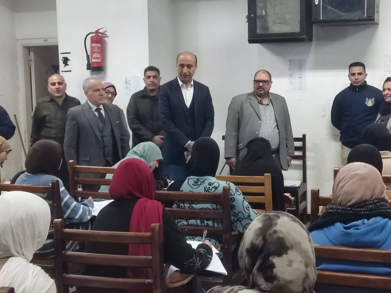 رئيس جامعة دمنهور يتفقد سير العملية الامتحانية بكلية التربية ويشيد بالتزام الطلاب