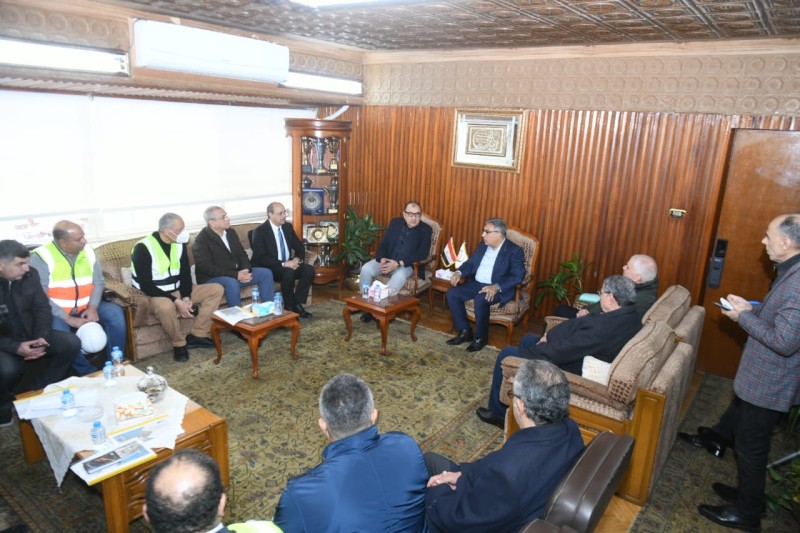 وزير قطاع الأعمال العام ومحافظ الدقهلية في شركة الدلتا للأسمدة والصناعات الكيماوية بطلخا