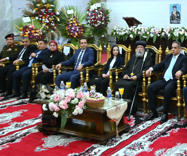 محافظ البحيرة ومدير الأمن يقدمان التهاني بعيد الميلاد المجيد لنيافة الأنبا إيلاريون بمقر المطرانية بدمنهور