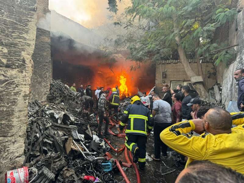 اندلاع حريق داخل مخزن لقطع غيار السيارات وسط القاهرة