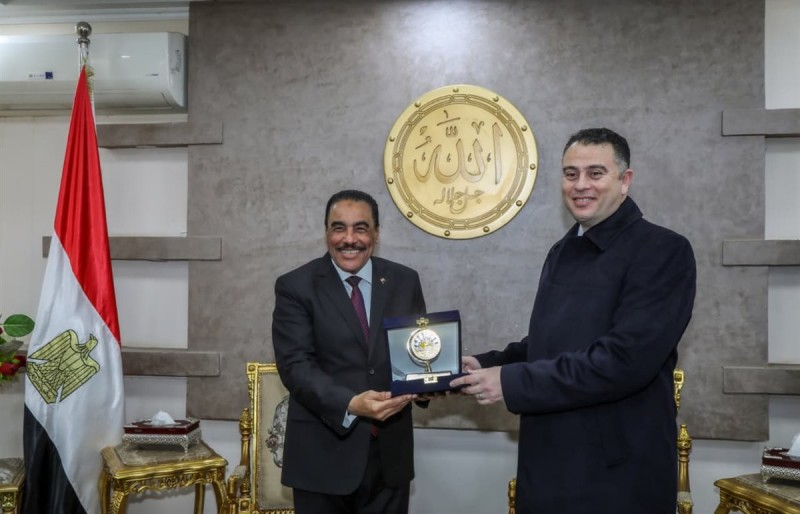 رئيس هيئة المحطات النووية ومحافظ مطروح يستعرضان مستجدات مشروع الضبعة