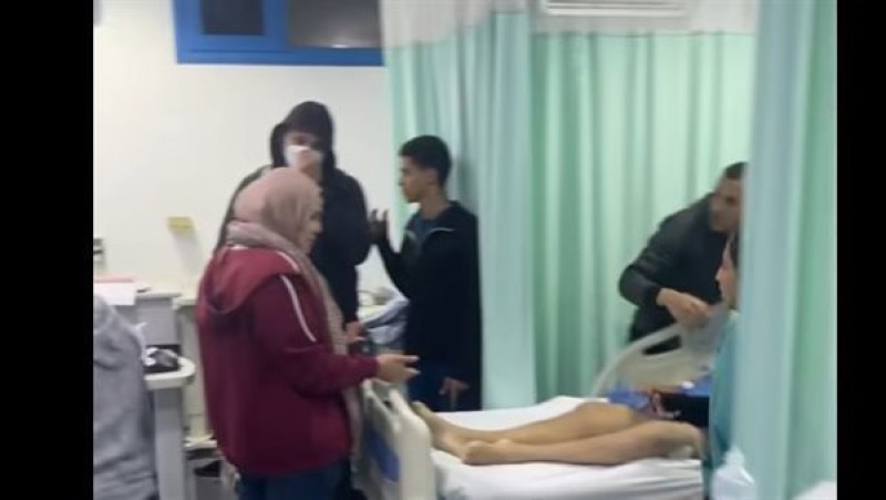 الكوادر الطبية مشغولة بكرة القدم.. وفاة شاب داخل مستشفى تثير الرأي العام