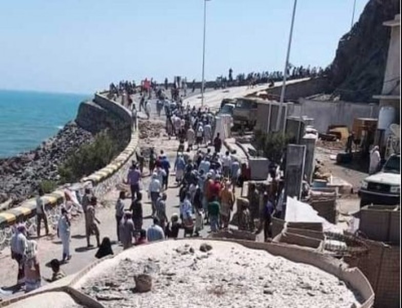 سماع دوي إطلاق نار داخل قصر معاشيق بعدن مقر إقامة عيدروس الزبيدي