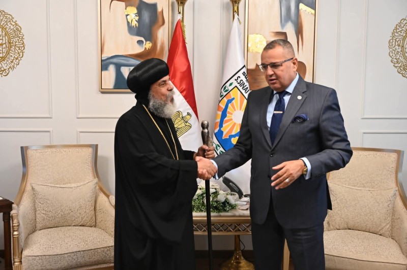 محافظ جنوب سيناء يزور كاتدرائية السمائيين بشرم الشيخ
