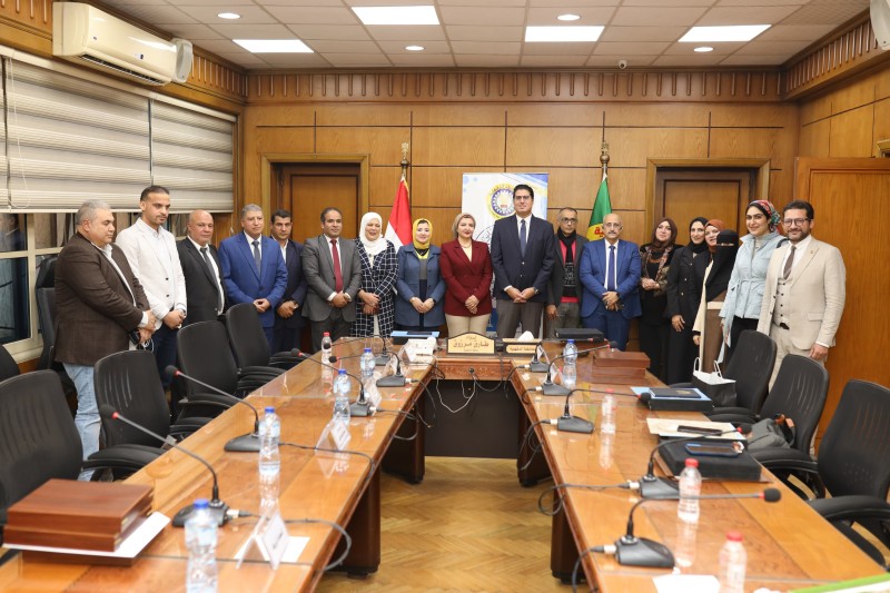 محافظ الدقهلية استقبل ويكرم فريق عمل ملف انضمام مدينة المنصورة لعضوية شبكة اليونسكو العالمية لمدن التعلم