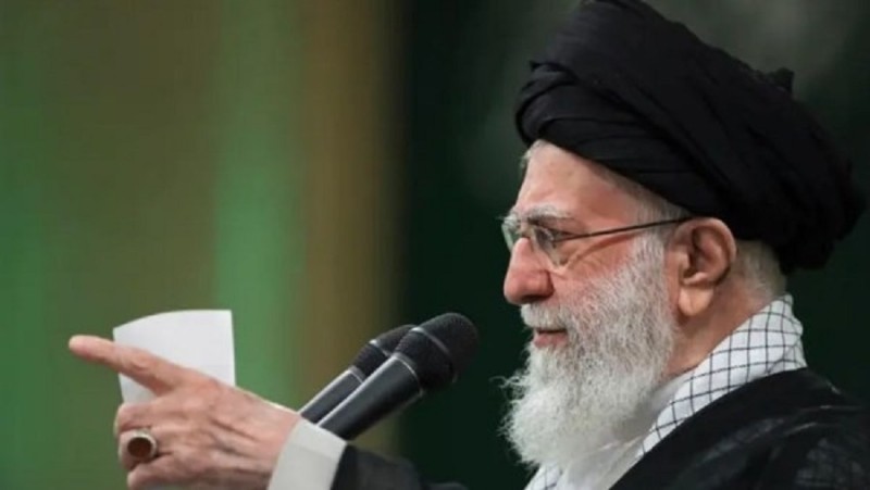 خامنئي: أطالب ترامب بالتركيز على أزمات بلاده