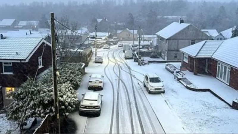 العاصفة غوريتي تضرب المملكة المتحدة برياح قوية وثلوج (فيديو)