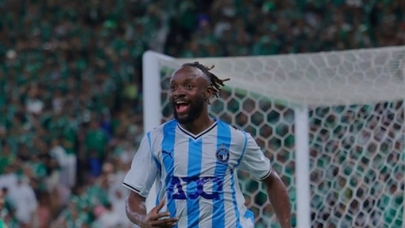 زوجته الأبرز.. 3 أسباب وراء تعثر انتقال فيستون ماييلي لـ الأهلي