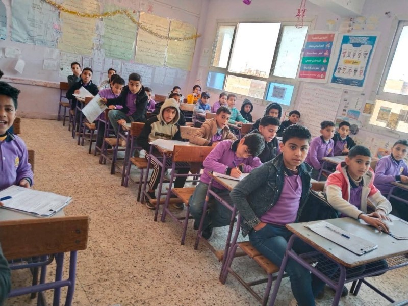 طلاب صفوف النقل بالدقهلية يؤدون  امتحانات الفصل الدراسي الأول وسط أجواء من الهدوء والانضباط