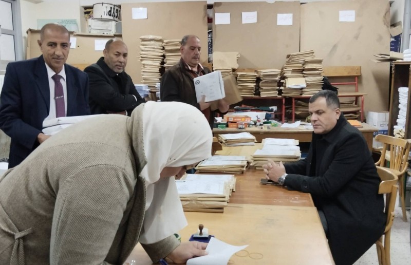 وكيل التعليم بدمياط يتابع ميدانياً تأمين وصول الأسئلة من مركز توزيع ”كفر البطيخ”