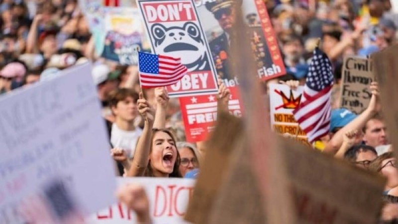 أكثر من ألف مسيرة.. مظاهرات عارمة تضرب أمريكا لهذا السبب