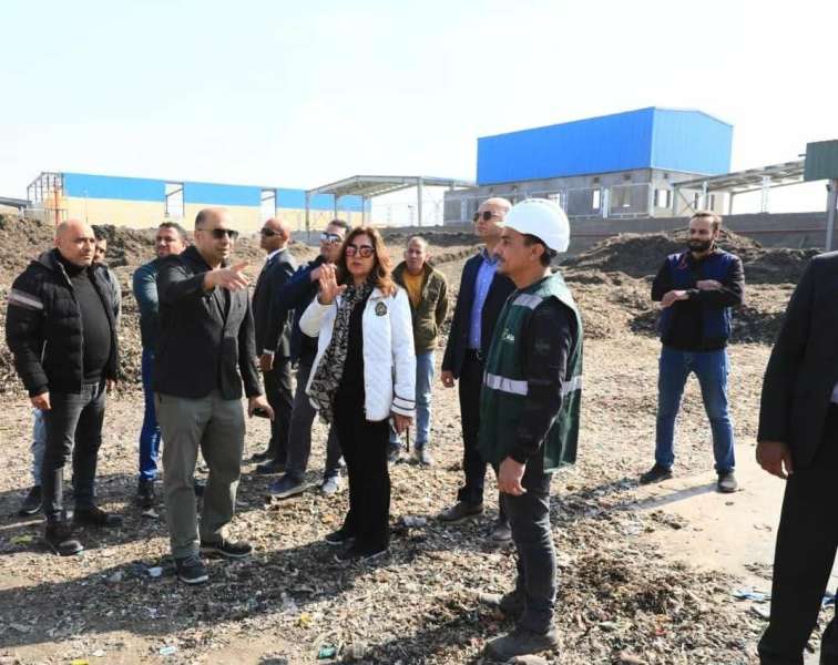 د. منال عوض تتابع سير العمل بمصنع ”الخانكة” لتدوير المخلفات وإنتاج الطاقة الخضراء