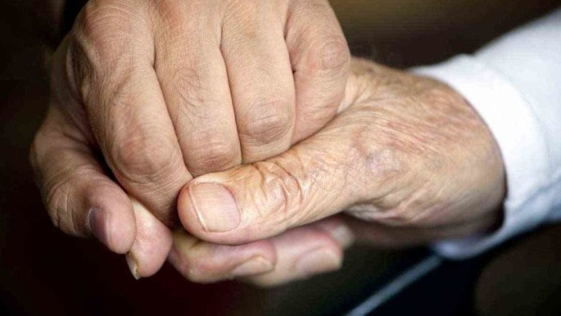 عزل المسن عن المجتمع دون سند قانوني يعرضك لهذه العقوبات