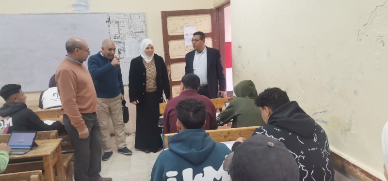 نائب رئيس المركز تتفقد سير امتحان نصف العام بمدارس الرحمانية