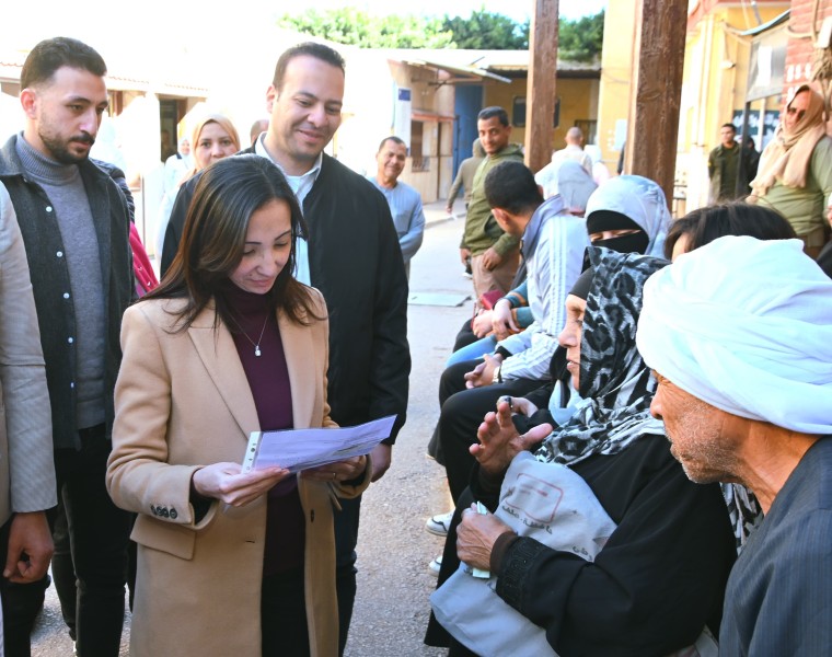 محافظ البحيرة تلتقي المرضى في مستشفى العيون وتستمع لشكواهم