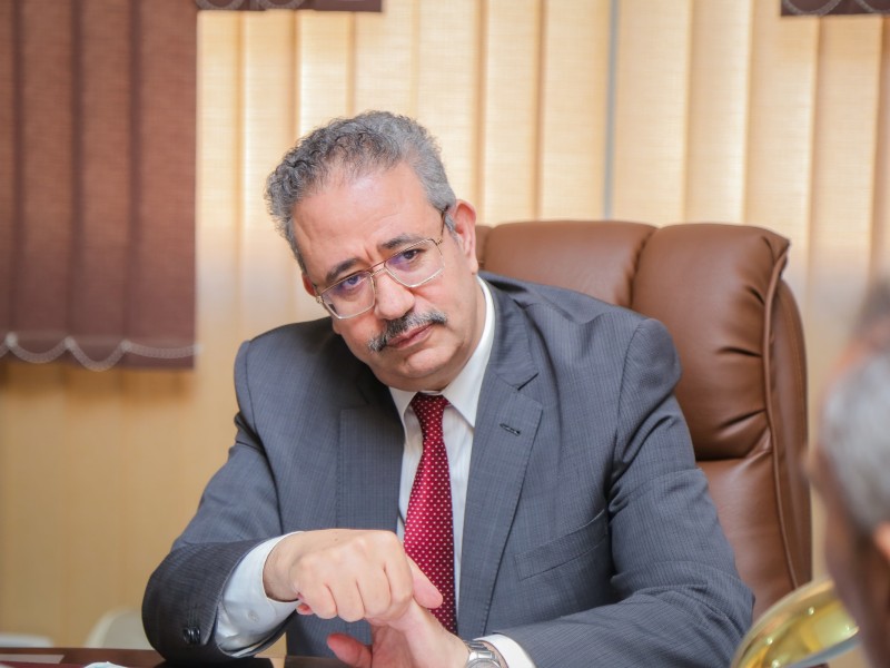 عميد حقوق المنصورة يهنئ عضوي مجلس النواب من أساتذة الكلية