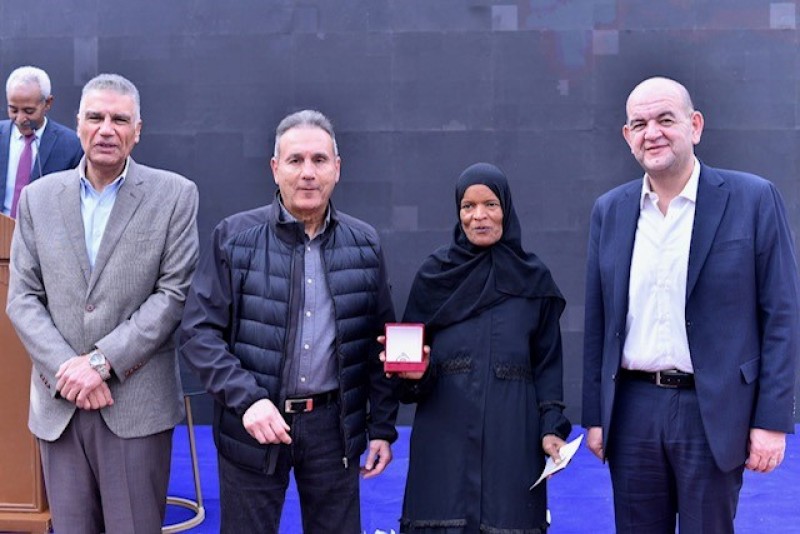 البنك الأهلي يسلم عددا من البيوت والمشروعات الصغيرة للمستفيدين بأسوان