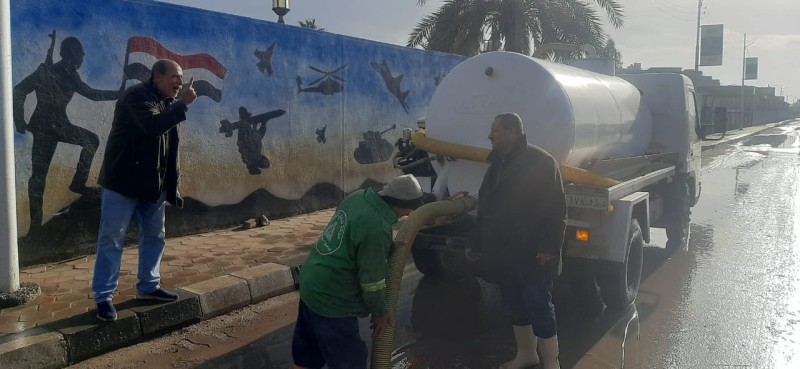 محافظ الدقهلية يتابع أعمال رفع تجمعات مياه الأمطار