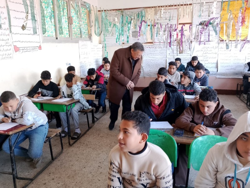 وكيل تعليم البحيرة يتفقد عددا من لجان مدارس إدارة المحمودية التعليمية