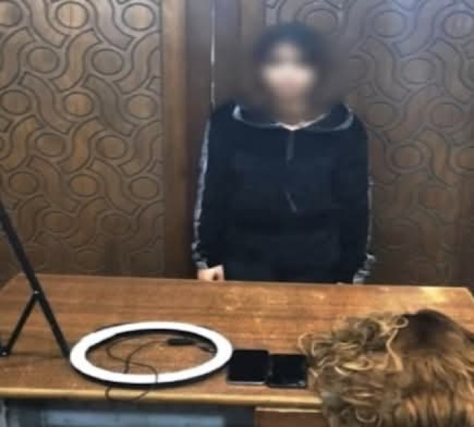 فتاة تطلق فيديوهات خادشة للحياء من المنتزة