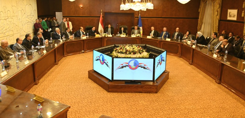 محافظ البحيرة تلتقى النواب الجدد وتستعرض المشروعات التنموية وخطط تذليل العقبات لرفع كفاءة الخدمات المقدمة