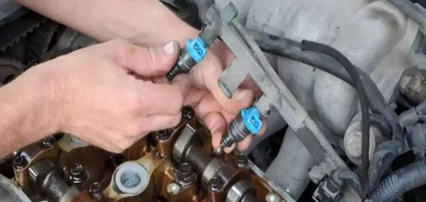 5 أسباب لظهور رائحة الوقود في السيارة