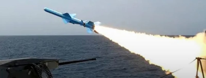 مسرح العمليات يكتظ وارتفاع مستوى الخطر علي الساحة  الإيرانية .. ثلاث حاملات أميركية وتواصل جسر السلاح صيني