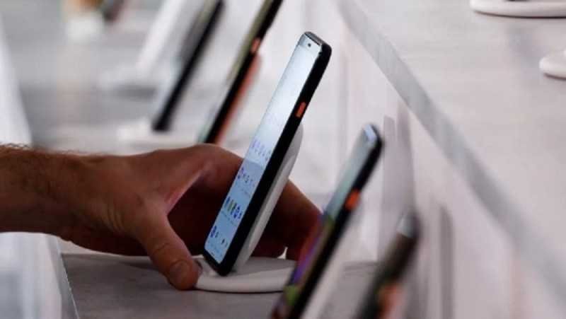 عمرو أديب: شركات المحمول تتحرك لزيادة الأسعار 20% بسبب الدولار