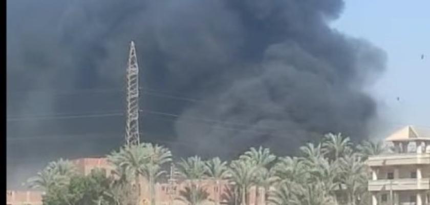 حريق هائل يلتهم مصنع مراتب بالبدرشين وفرق الإطفاء تكافح النيران