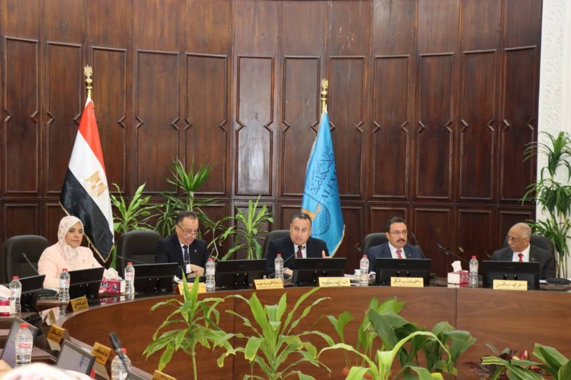 يعتمد قرارات مهمة استعدادًا للفصل الدراسي الثاني