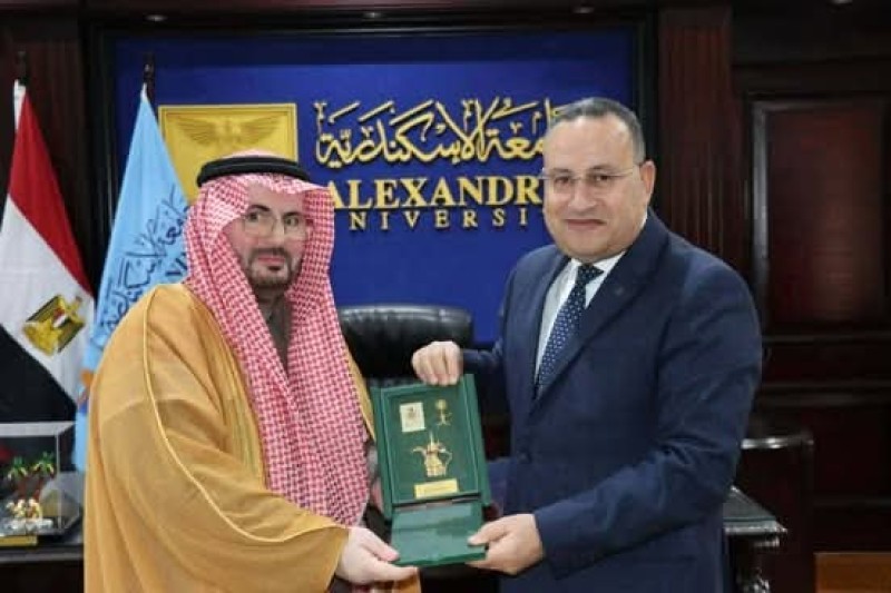 رئيس جامعة الإسكندرية يستقبل قنصل عام المملكة العربية السعودية