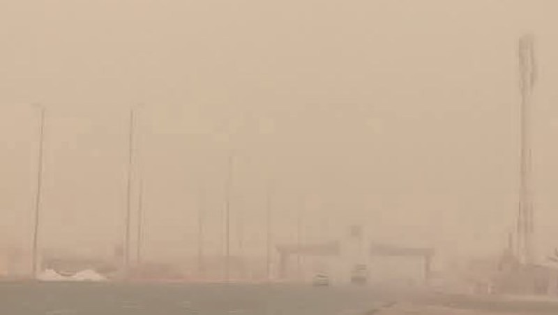 المنازل اختفت.. عاصفة ترابية تضرب محافظة مطروح