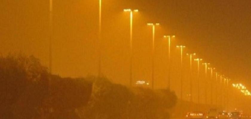 رياح محملة بالرمال تضرب البلاد.. وتحذيرات من انخفاض الرؤية وبرودة ليلية شديدة