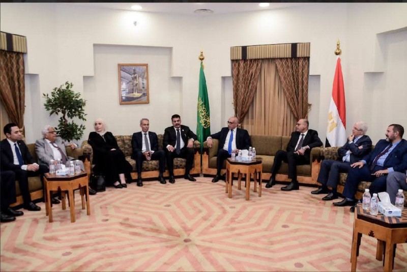 وزير العمل يعقد لقاءً مع ممثلي الجالية المصرية والمستثمرين بمقر القنصلية المصرية في جدة