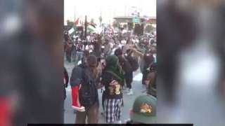 اشتباكات بين متظاهرين و عناصر الهجرة والجمارك الأمريكية