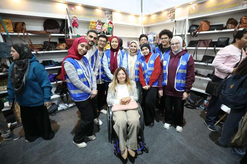 ”القومي للإعاقة” يُكرم متطوعي جامعة مصر و مترجمي الإشارة بختام معرض الكتاب