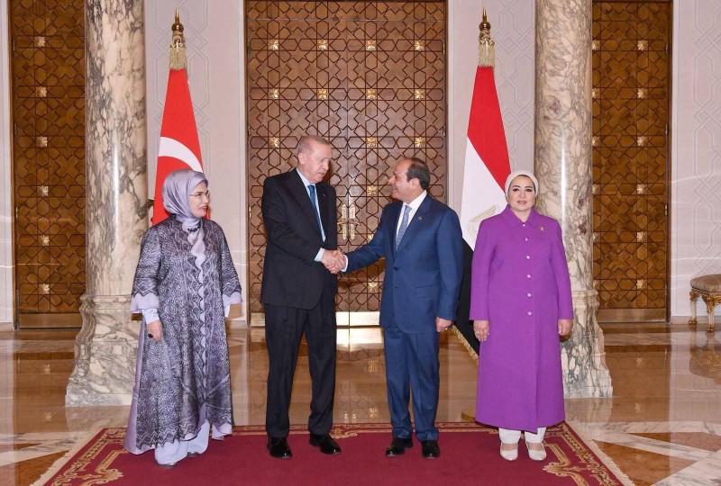 تفاصيل ما جاء في زيارة أردوغان للقاهرة واستقبال الرئيس السيسي له