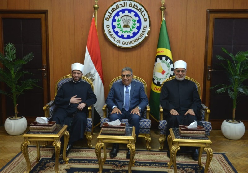 محافظ الدقهلية استقبل وزير الأوقاف ومفتي الجمهورية لأداء صلاة الجمعة بمسجد النصر بالمنصورة