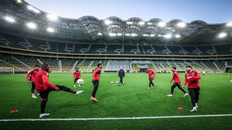 5 عوامل تشجع المارد الأحمر على هزيمة بطل الجزائر.. هل يكسر الأهلي عقدة شبيبة القبائل؟