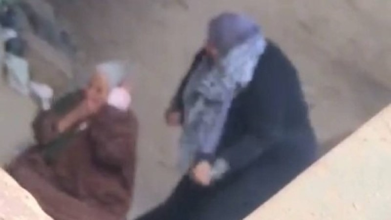 عندها 90 سنة.. التحقيق مع المتهمة بالتعدي على والدتها المسنة في الشرقية