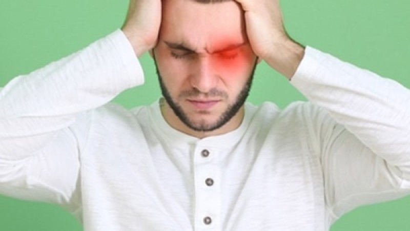 الجفاف سبب خفي للصداع المُتكرّر .. كيف يؤثر نقص شرب الماء على الدماغ؟