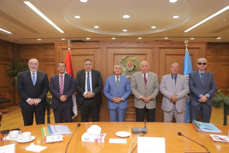 رئيس جامعة السويس ترأس لجنة اختيار القيادات الجامعية