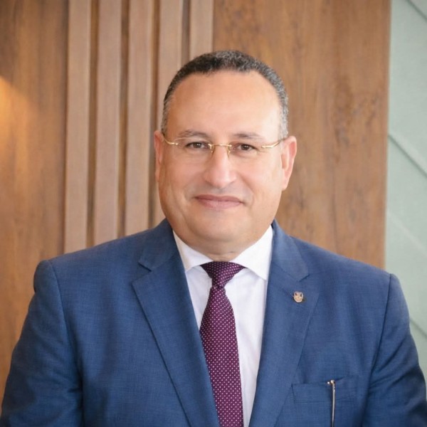 رئيس جامعة المنصورة يهنئ الدكتور عبد العزيز قنصوة بتوليه وزارة التعليم العالي والبحث العلمي