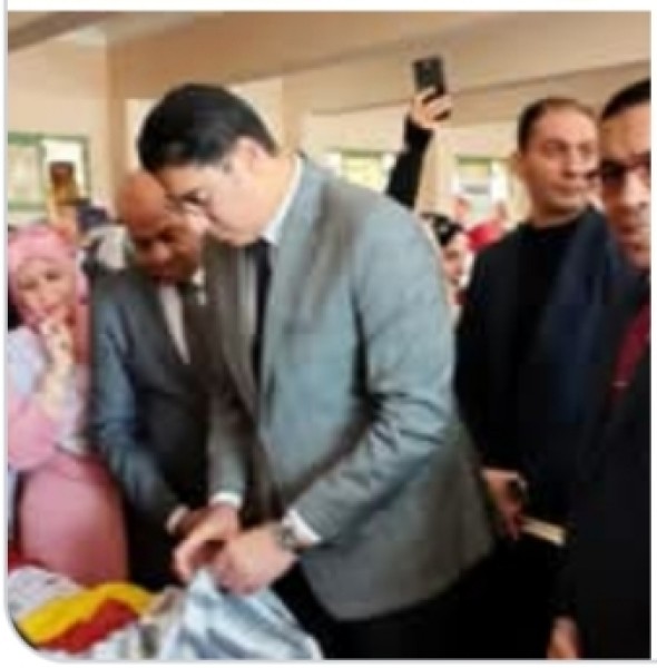 نائب المحافظ الدقهلية ووكيل وزارة التعليم بالد يفتتحان معرض منتجات طلاب التعليم الفني