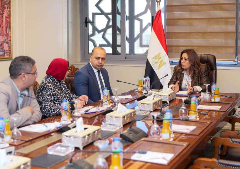 د. منال عوض توجه بالدفع الفوري بالمعمل المتنقل لجهاز شئون البيئة لرصد أسباب الانبعاثات و الروائح الكريهة مجهولة المصدر بالجيزة