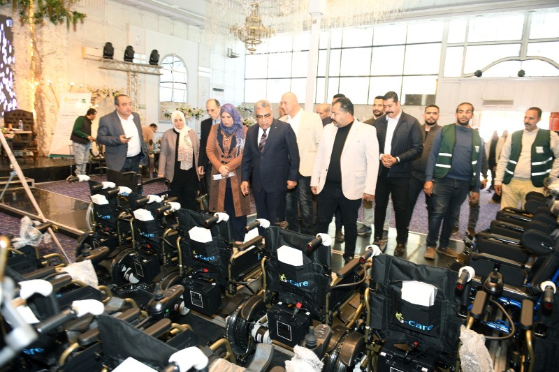 محافظ الدقهلية يشهد تسليم أجهزة تعويضية وأطراف صناعية لـ٥٦ من ذوي الهمم ضمن جهود دعم الفئات الأولى بالرعاية