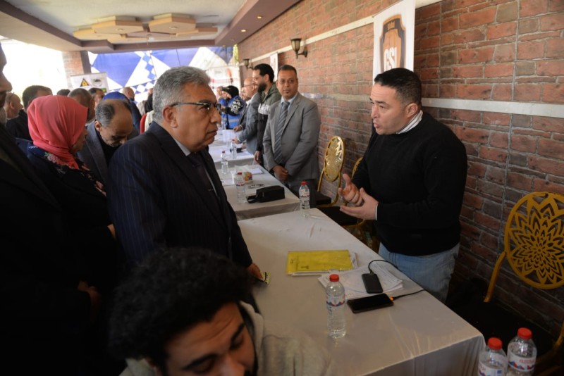 محافظ الدقهلية يشهد ملتقى توظيف الشباب ومعرضًا للأسر المنتجة في ”يوم العمل الأهلي” بميت غمر