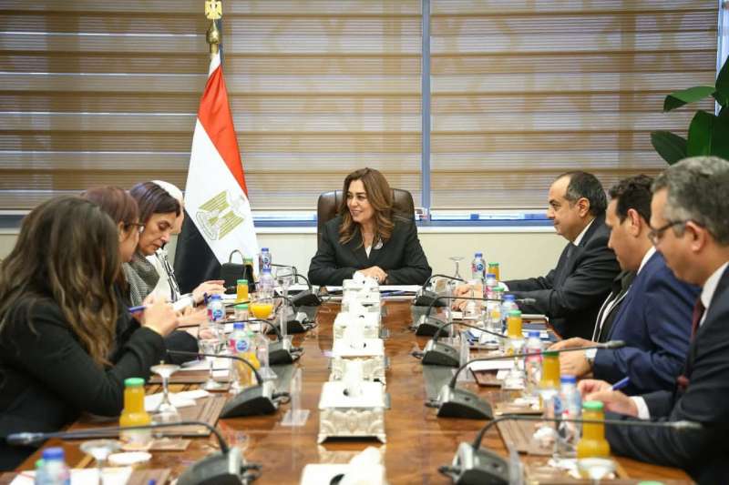 وزيرة التنمية المحلية والبيئة تبحث مع مدير برنامج الأغذية العالمي بالقاهرة ملفات التعاون المشترك