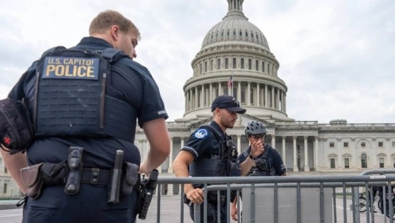 شرطة الكابيتول توقف مشتبها فيه قرب مبنى الكونغرس بحوزته سلاحا ناريا