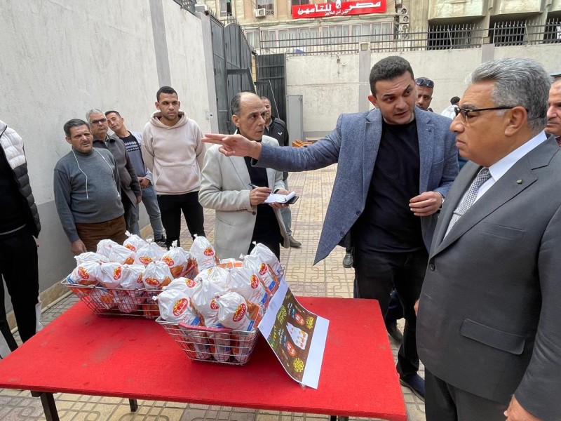 محافظ الدقهلية يتفقد سيارات جهاز مستقبل مصر لبيع الدواجن المجمدة أمام فرع الجهاز بديوان عام المحافظة